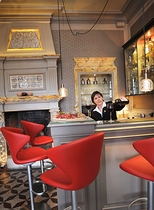 hotel bar cognac